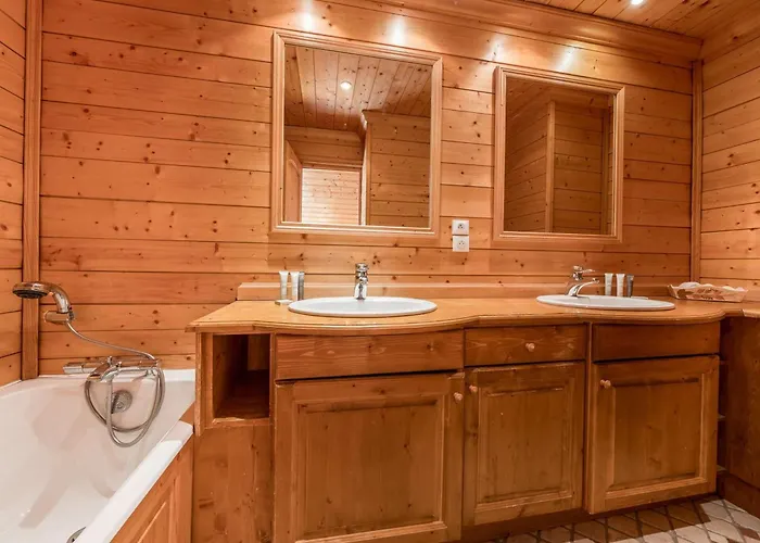 Duplex Skis Aux Pieds, 1850, 99m², 6 Pers., Cheminee, Balcons, Garage, Wifi - Fr-1-631-132 Apartman Courchevel